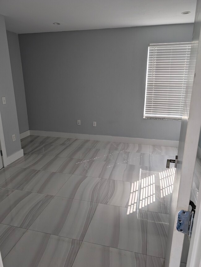 Building Photo - 9780 SW 52nd Rd