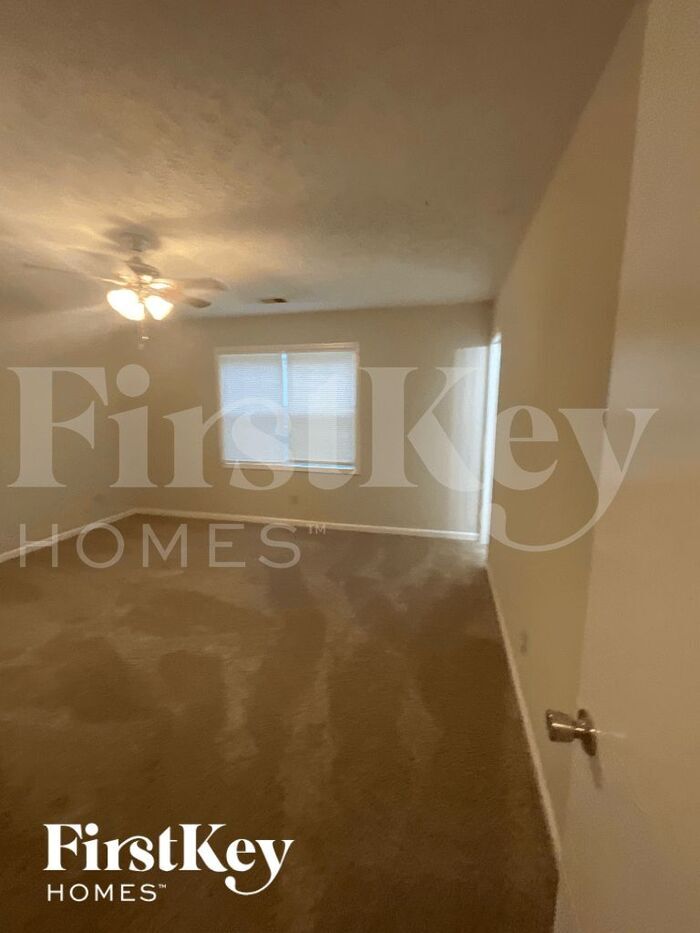 Building Photo - 2097 Phillips Rd