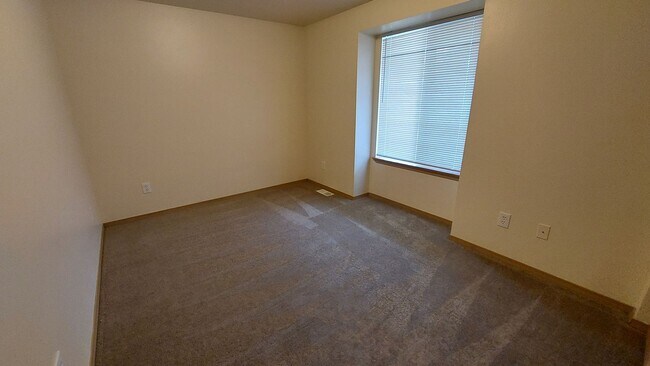 Building Photo - 6810-CDilgard