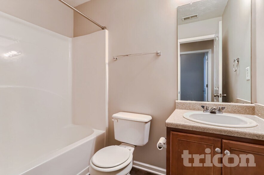 Building Photo - 10 St Charles Pl