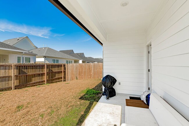 Building Photo - 3 Bedroom Home in River Hills