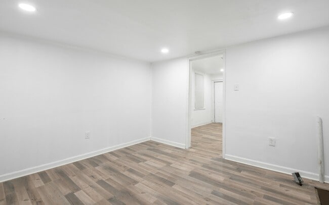 Building Photo - 1361 E 45th St