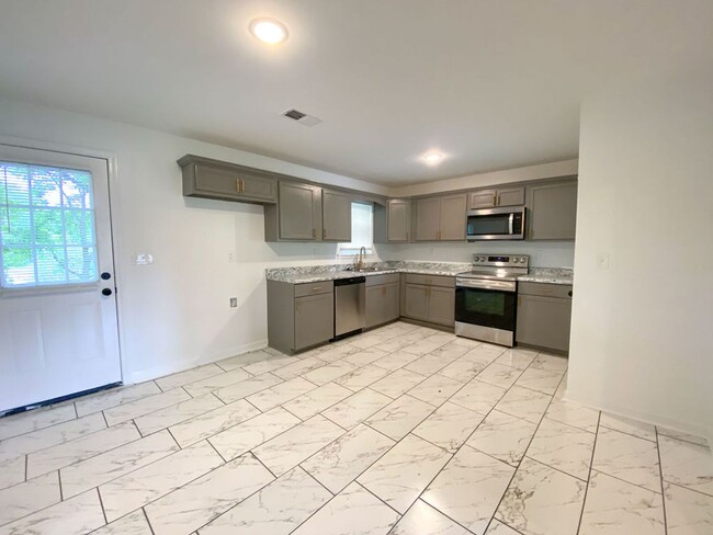 Building Photo - 4 bedroom, 2 bathroom in Southaven recentl...