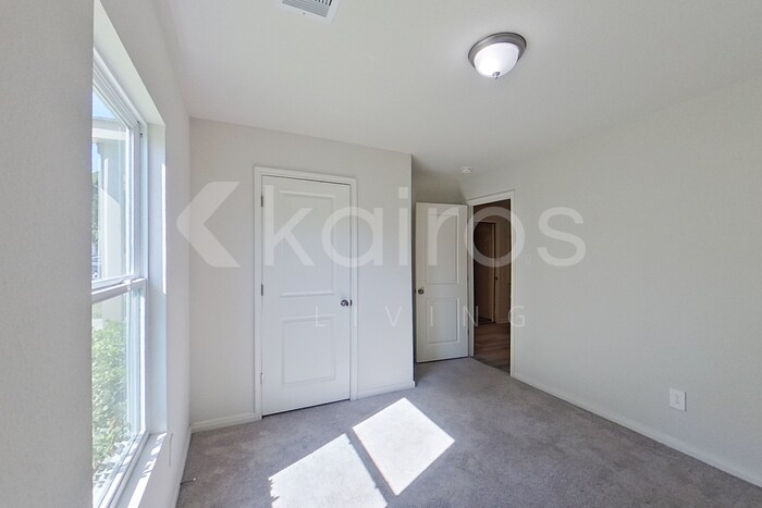 Building Photo - 236 Bluebonnet