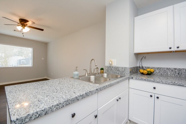 Building Photo - 51 Harbour Row Dr