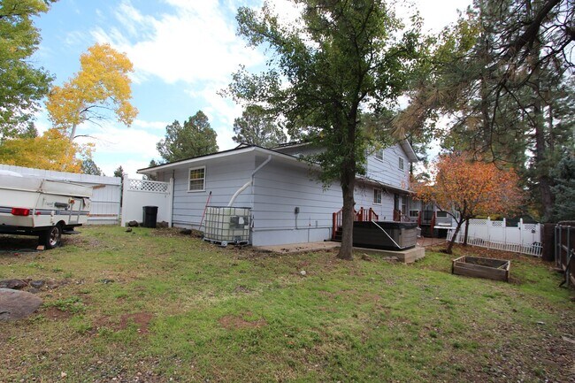 Building Photo - Charming 3-Bed Rockridge Estates Home | Arizona Room & Heated Garage