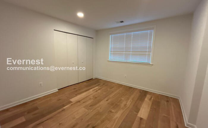 Building Photo - 16318 Taconic Cir