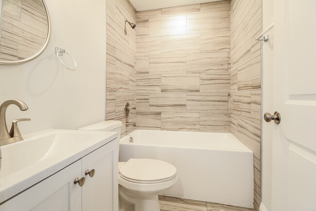 Building Photo - 3 Bedroom in Greenville