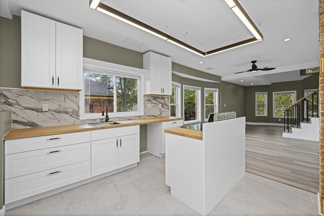 Building Photo - 520 Smith St