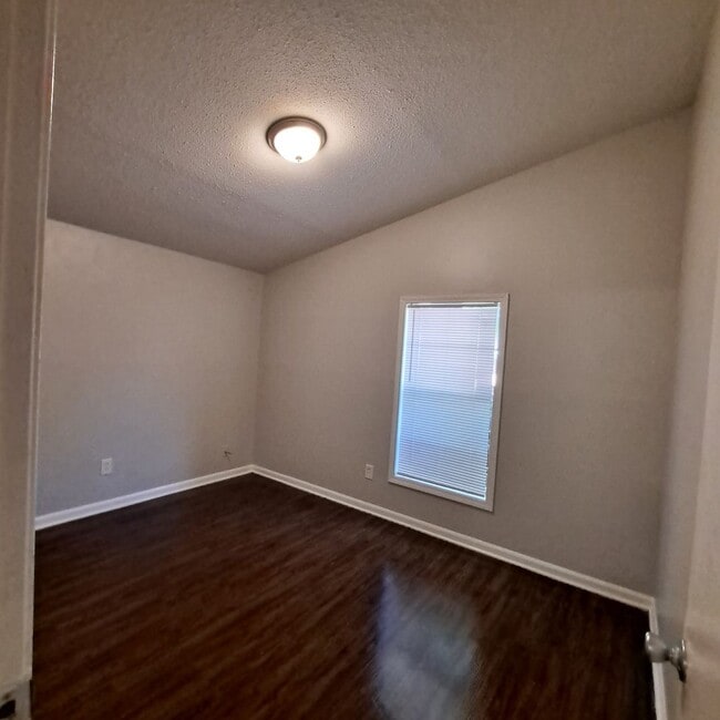 Building Photo - 3408 Clearbrook St