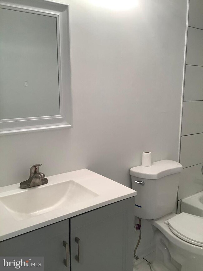 Building Photo - 12 Normandy Square Ct