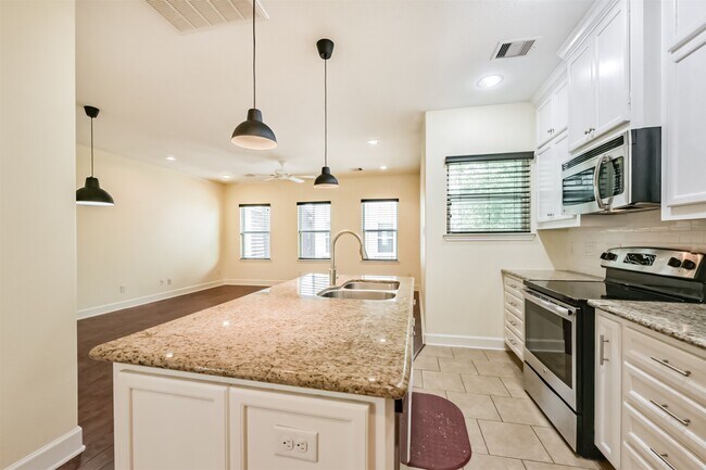 Primary Photo - 242 Lenox St