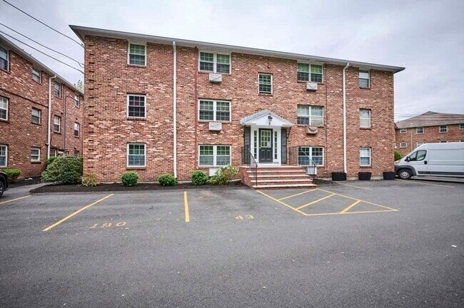Building Photo - 3 Colonial Village Dr