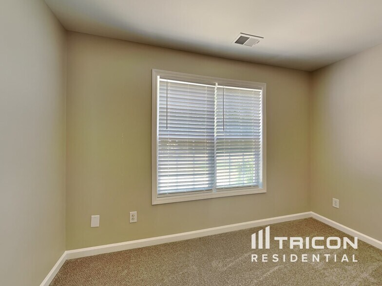 Building Photo - 9260 Carnes Estates Dr