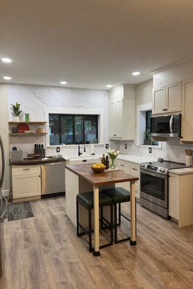 Building Photo - 2622 Ridge Ave