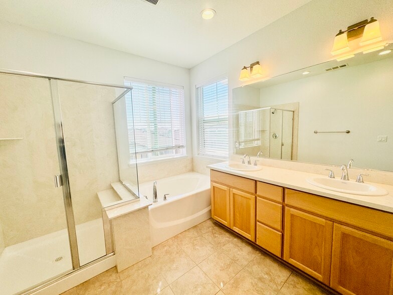 Building Photo - 2797 Rio Seco Dr
