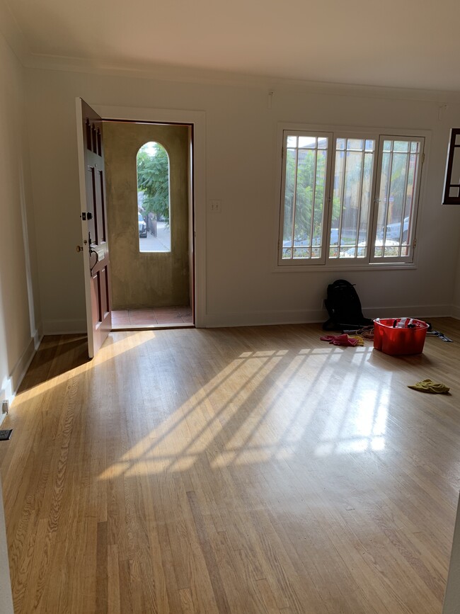 Living Room - 1829 S Cloverdale Ave