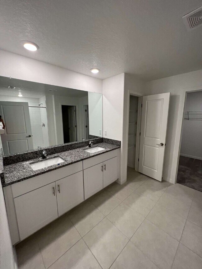 Building Photo - 12796 Weston Oaks Ln