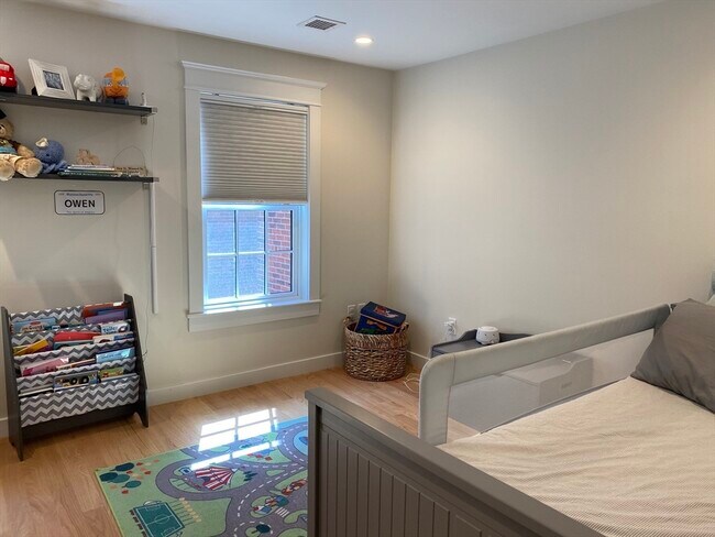 Building Photo - 1 Common St