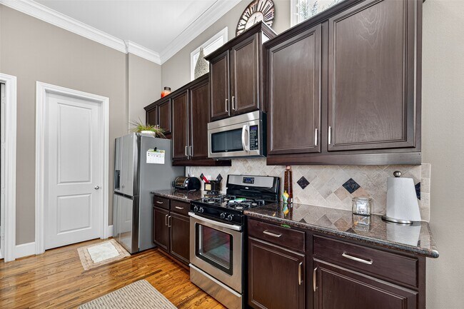Building Photo - 9413 Fannin St