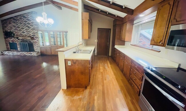 Building Photo - Beautiful Home with Golf course Views