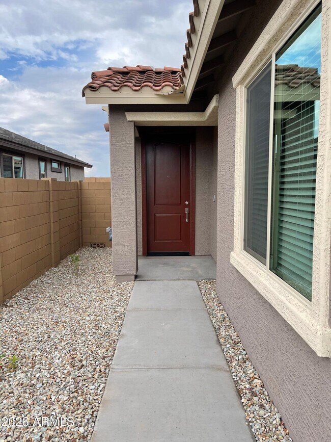 Building Photo - 16424 W Questa Dr