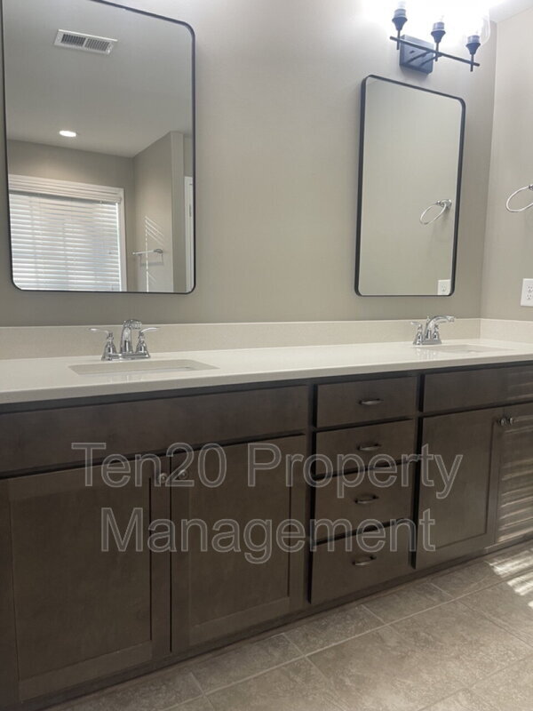 Building Photo - 236 Cedar Wy