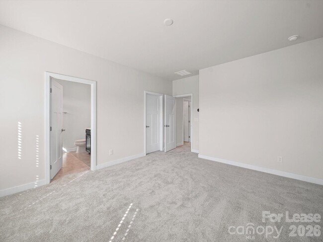 Building Photo - 9922 Oaklawn Blvd NW