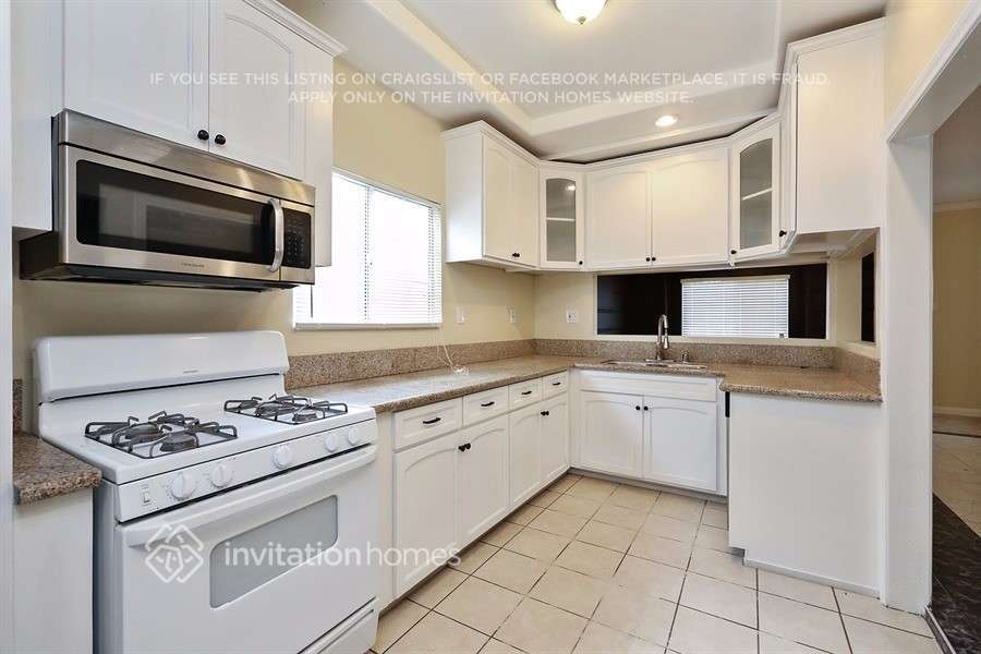 Building Photo - 3886 La Salle Ave