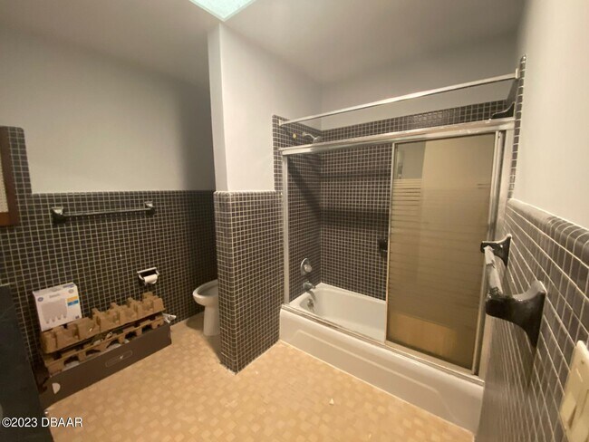 Building Photo - 1 Arrowhead Dr