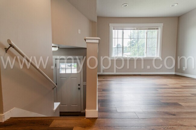 Building Photo - Beautifully Remodeled 3 Bedroom / 1.5 Bath Home | Millard