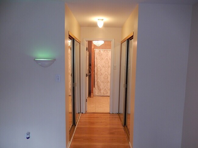 Building Photo - 120 Lakeview Dr