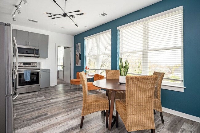 Building Photo - 542 Boulevard NE