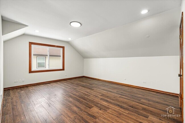 Building Photo - 931 Canterbury Dr