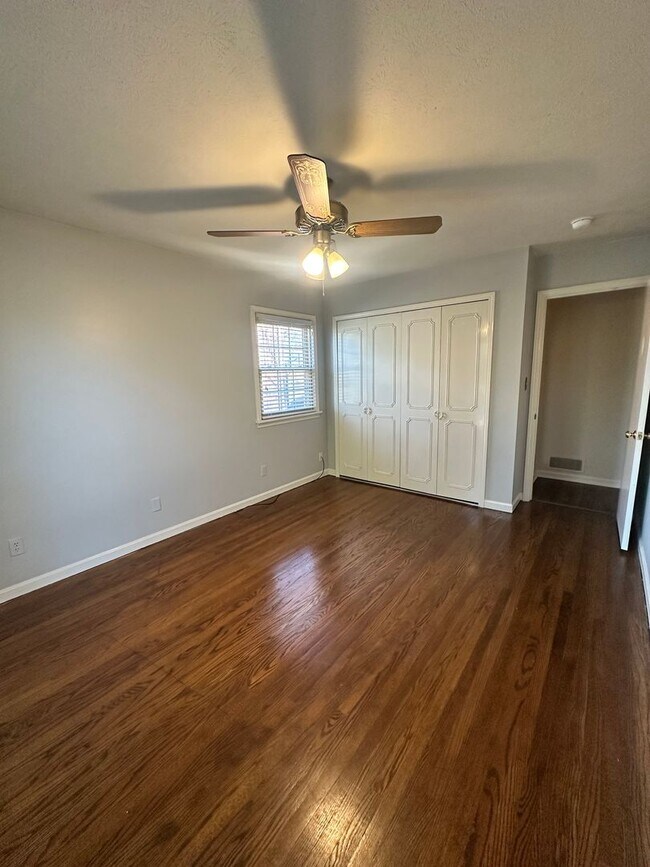 Building Photo - 3BR/3BA Home for Rent in J-town with Two Gar Garage and Large Deck!