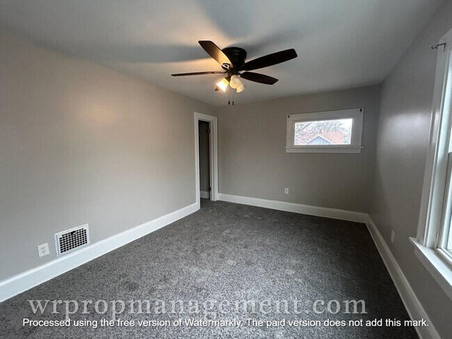 Building Photo - 3 Bed 1 Bath Home is West Toledo Library Neighborhood