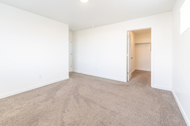 Building Photo - 3601 E 1360 S