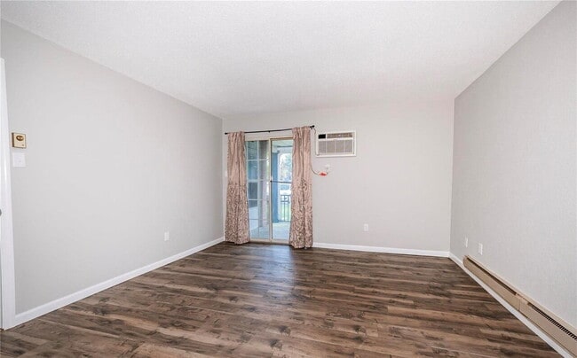 Building Photo - Bright & Spacious Unit with Natural Light