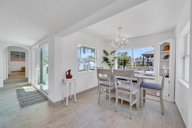 Building Photo - 1300 Mango Isle