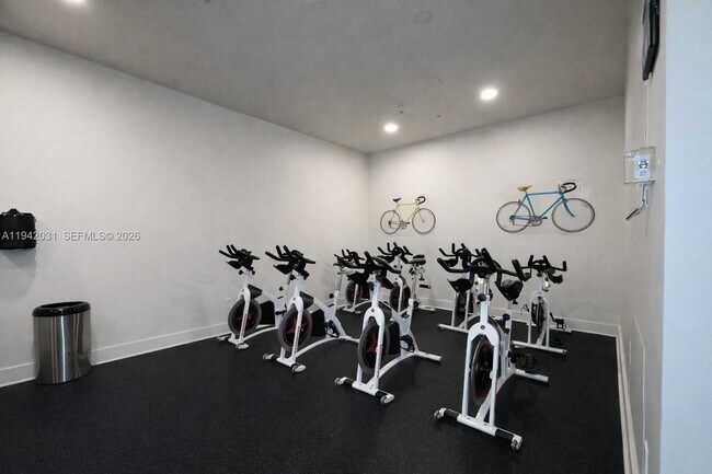 Building Photo - 1900 N Bayshore Dr