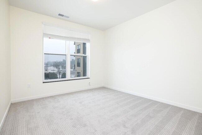 Building Photo - 28 7th St NE