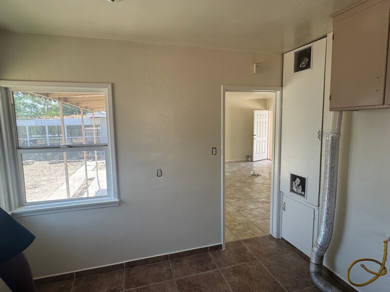 Building Photo - 735 Ramona Ave N