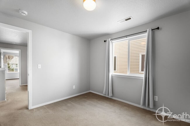 Building Photo - HALF OFF 2ND MONTHS RENT! Fully Updated 4 ...