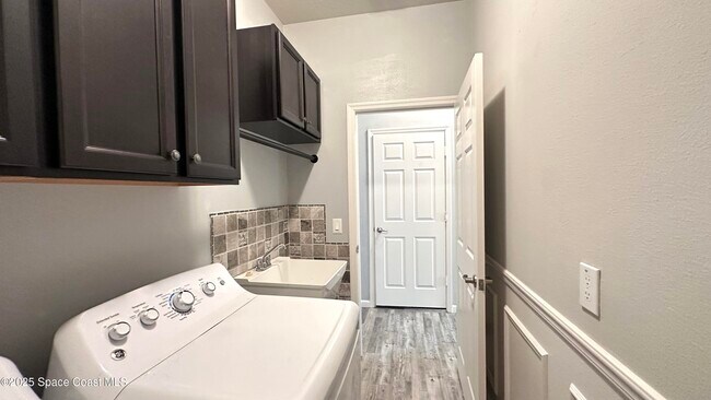 Building Photo - 4477 Trovita Cir