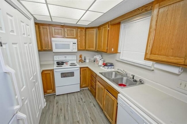 Building Photo - 2001 Tenth Street Unit