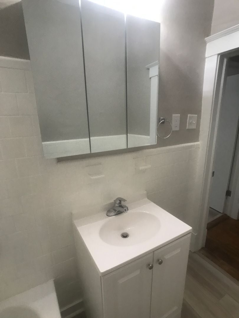 Building Photo - 1122 E 37th St