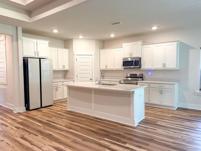 Building Photo - 220 Camellia Dr