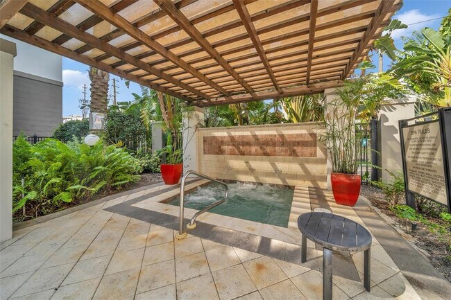 Building Photo - 2421 NE 65th St