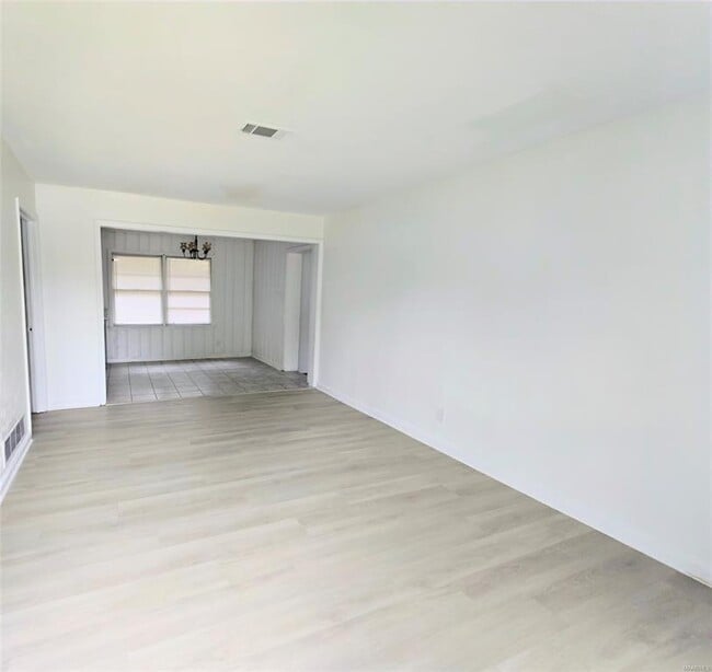 Building Photo - 204 W Park Ave