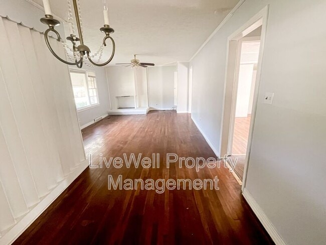 Building Photo - 1005 Cook Dr